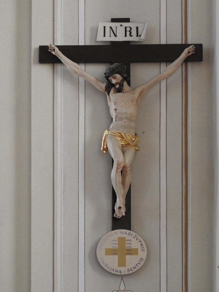 Križ v župnijski cerkvi